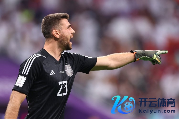 夺冠主力！毕尔巴鄂竞技官方：乌奈-西蒙本周四将剿袭右手腕手术