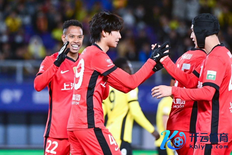 [图]李新翔2传1射阿皆兹双响 海港3-3战平西海岸